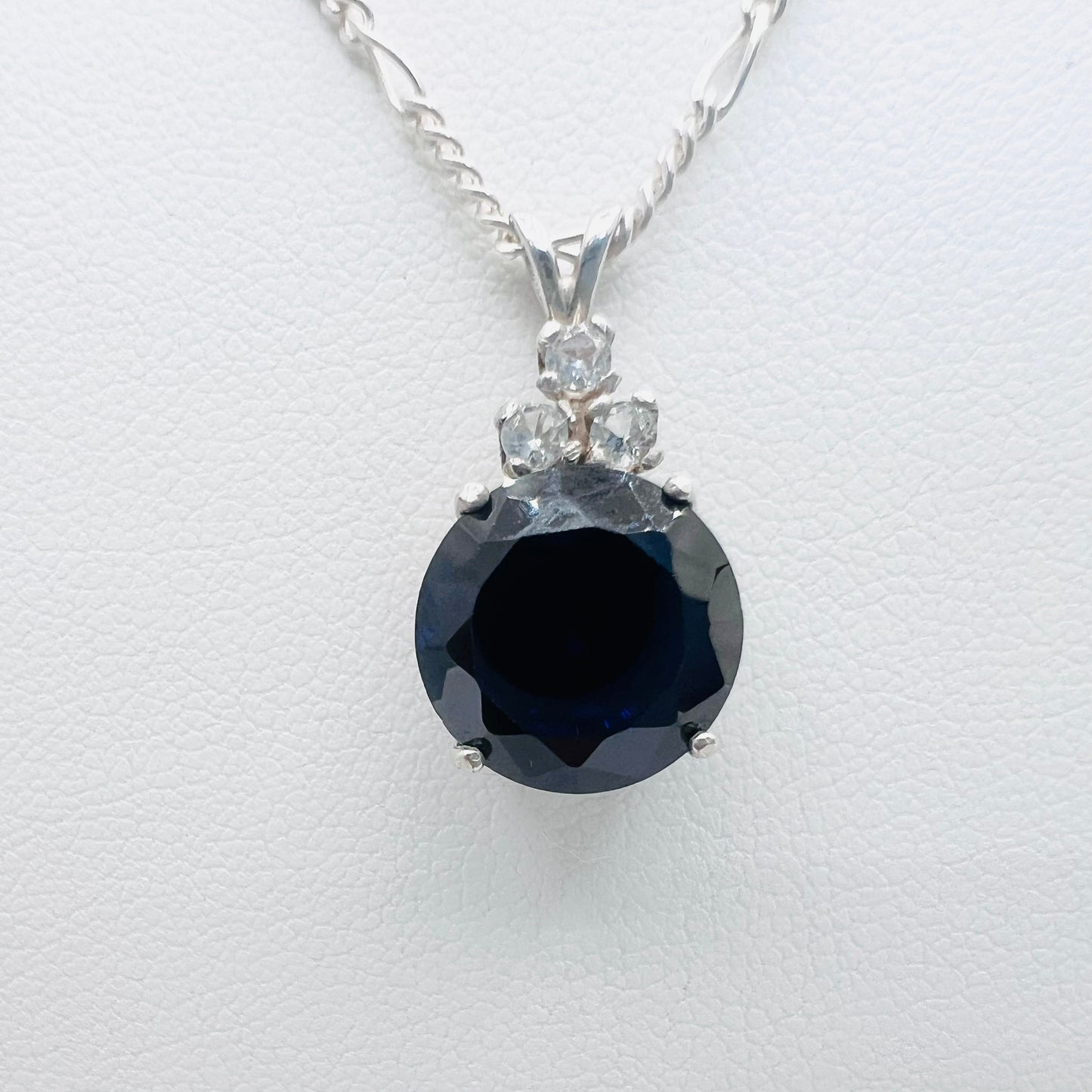 Onyx 10MM Oval Cabochon 3 Stone Accented Pendant on .925 1.8mm 18" Figaro Chain Necklace