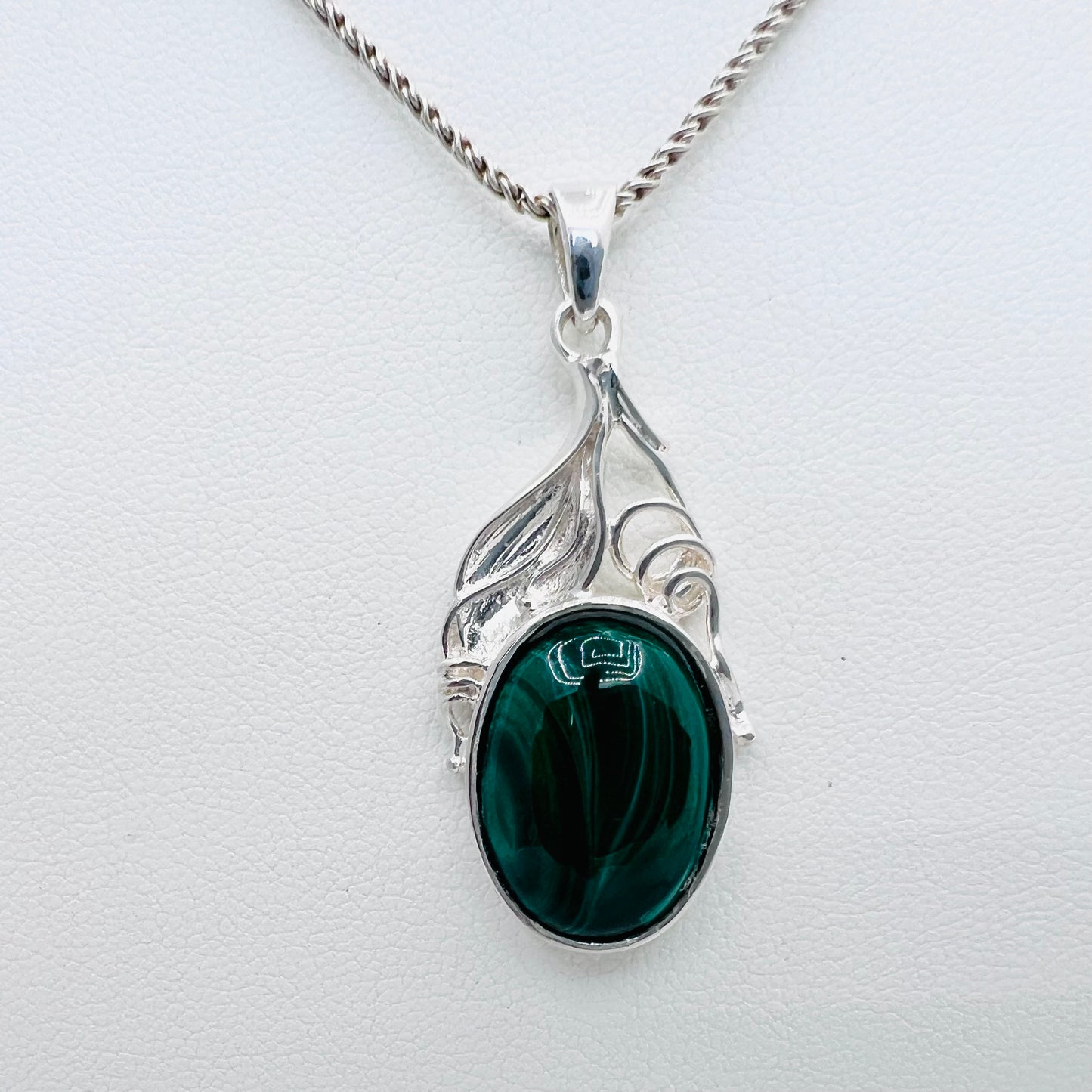 18x13mm Oval Malachite .925 Silver Pendant on 1.4mm 18" Reverse Double Rope Chain