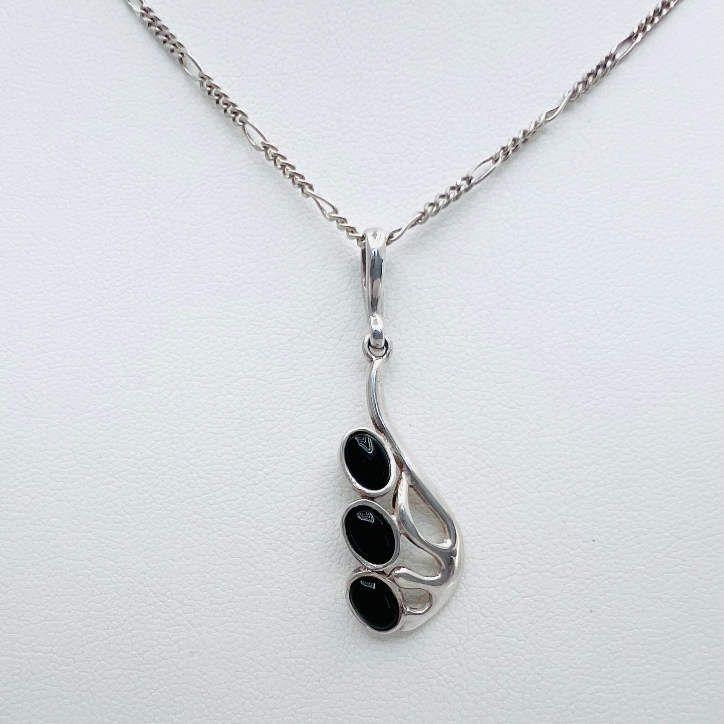 Onyx 6x4mm Three Stone .925 Silver Pendant Figaro Chain Necklace